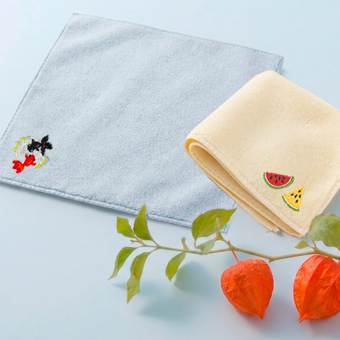 夏のモチーフ刺繍入りはんかちたおる