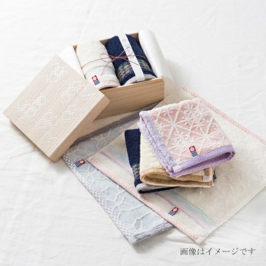 今治謹製　千歳はんかち　木箱入り　タオルハンカチ1枚　HK1017　アイボリー　（今治産）のイメージ