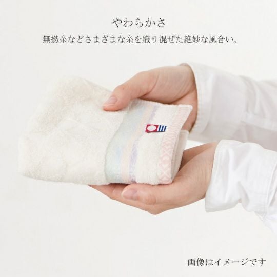今治謹製　千歳はんかち　木箱入り　タオルハンカチ1枚　HK1017　ブルー　（今治産）のやわらかさ