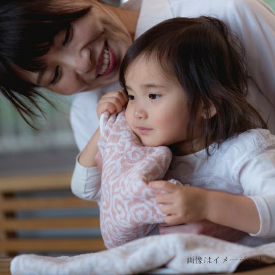 今治謹製　紋織タオル　木箱入り　バスタオル１枚・フェイスタオル１枚・ウォッシュタオル１枚セット　IM7740　ブルー　(今治製)の肌触り