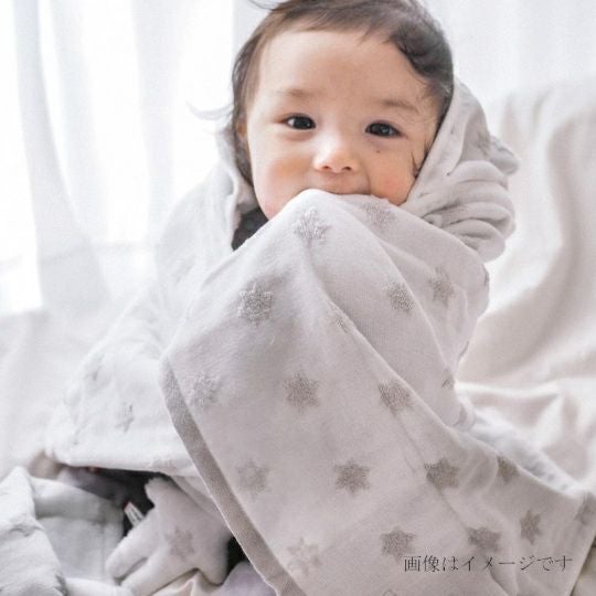 TRF 15th アニバーサリーベスト！ 初回限定生産 タオル＆ヘッドホン未開封 今治謹製 First towel 木箱入り フード付きバスポンチョ1枚・スタイ1枚