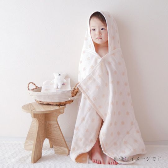 今治謹製 First towel　フード付きバスポンチョ（ピンク）の使用イメージ
