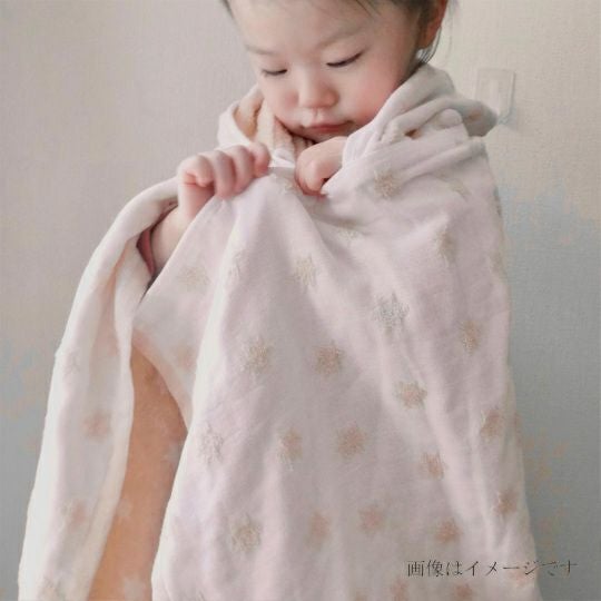 今治謹製 First towel　フード付きバスポンチョの使用イメージ